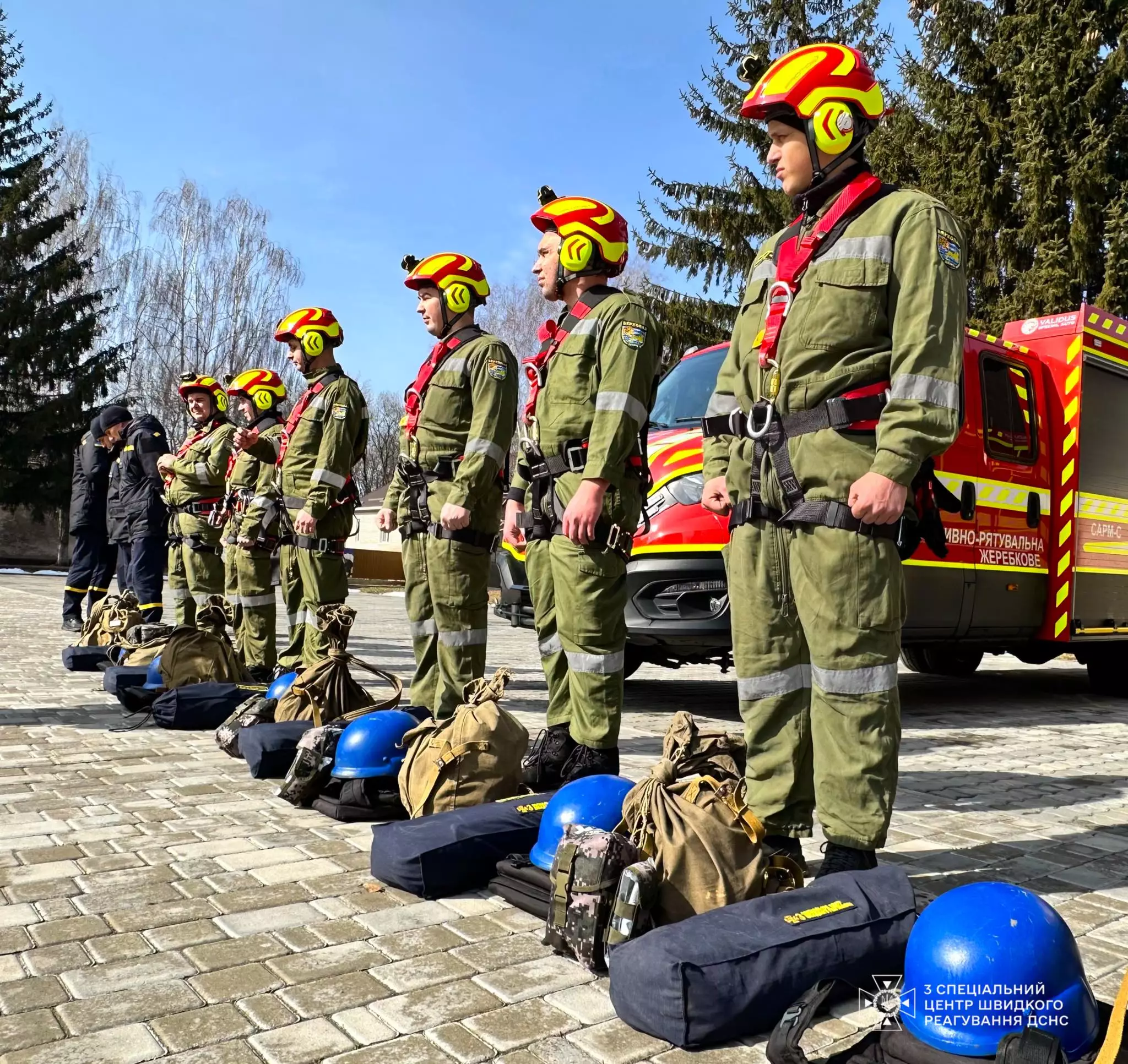 Т.в.о. начальника центру Вадим Янішевський провів інструктаж щодо дотримання заходів безпеки та побажав успішного виконання завдань.