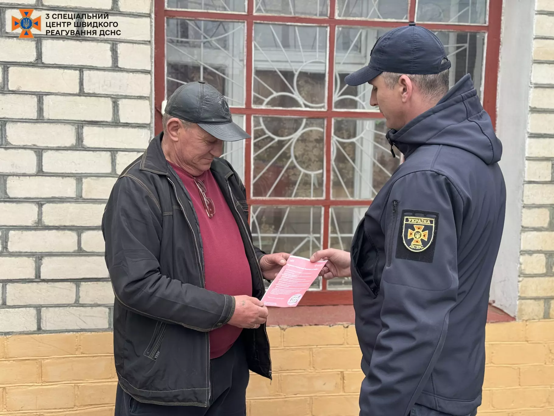 Рятувальники зустрілись з громадянами та нагадали правила пожежної безпеки