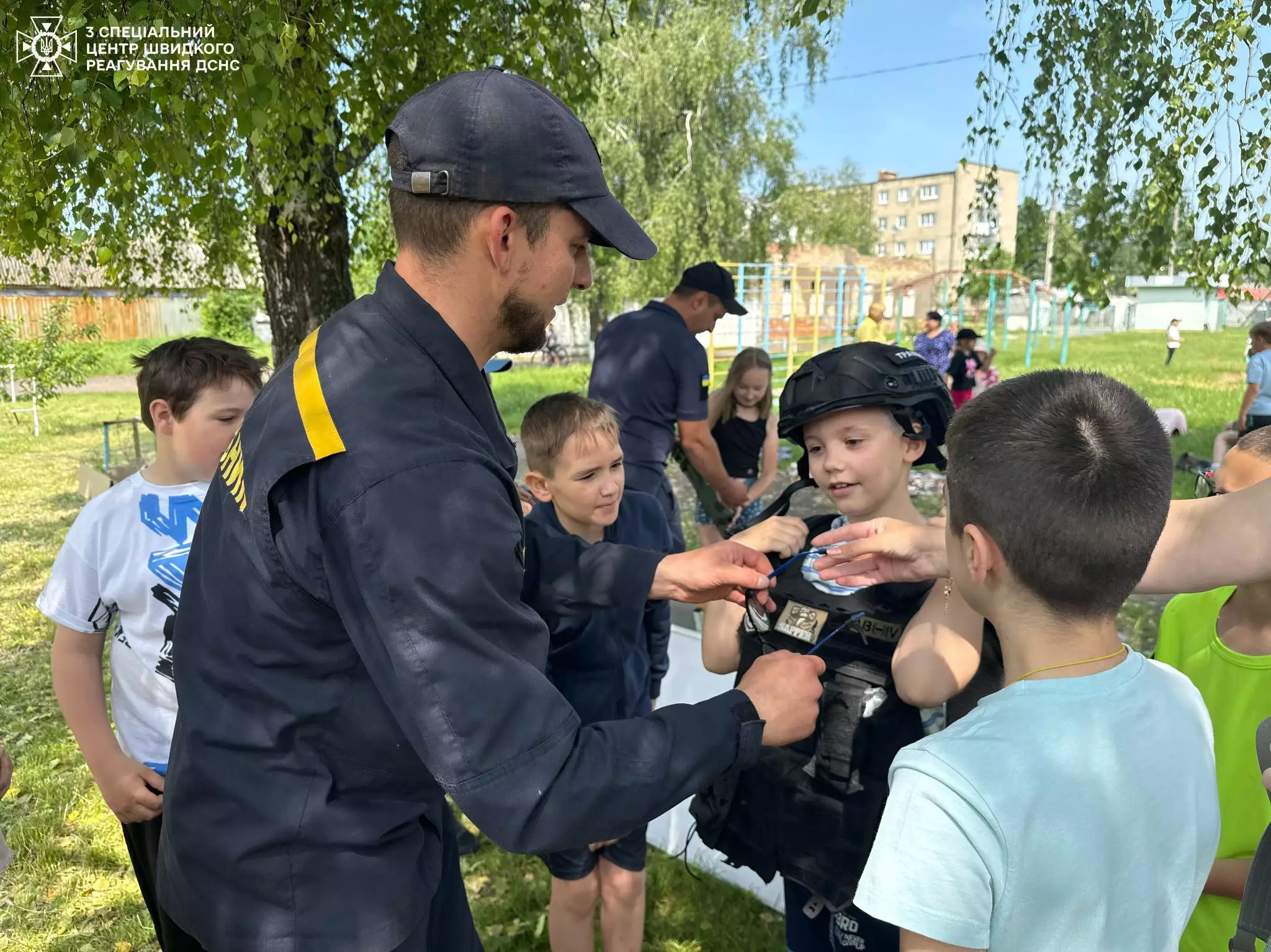 Сапери нагадали дітям правила безпечної поведінки під час літніх канікул