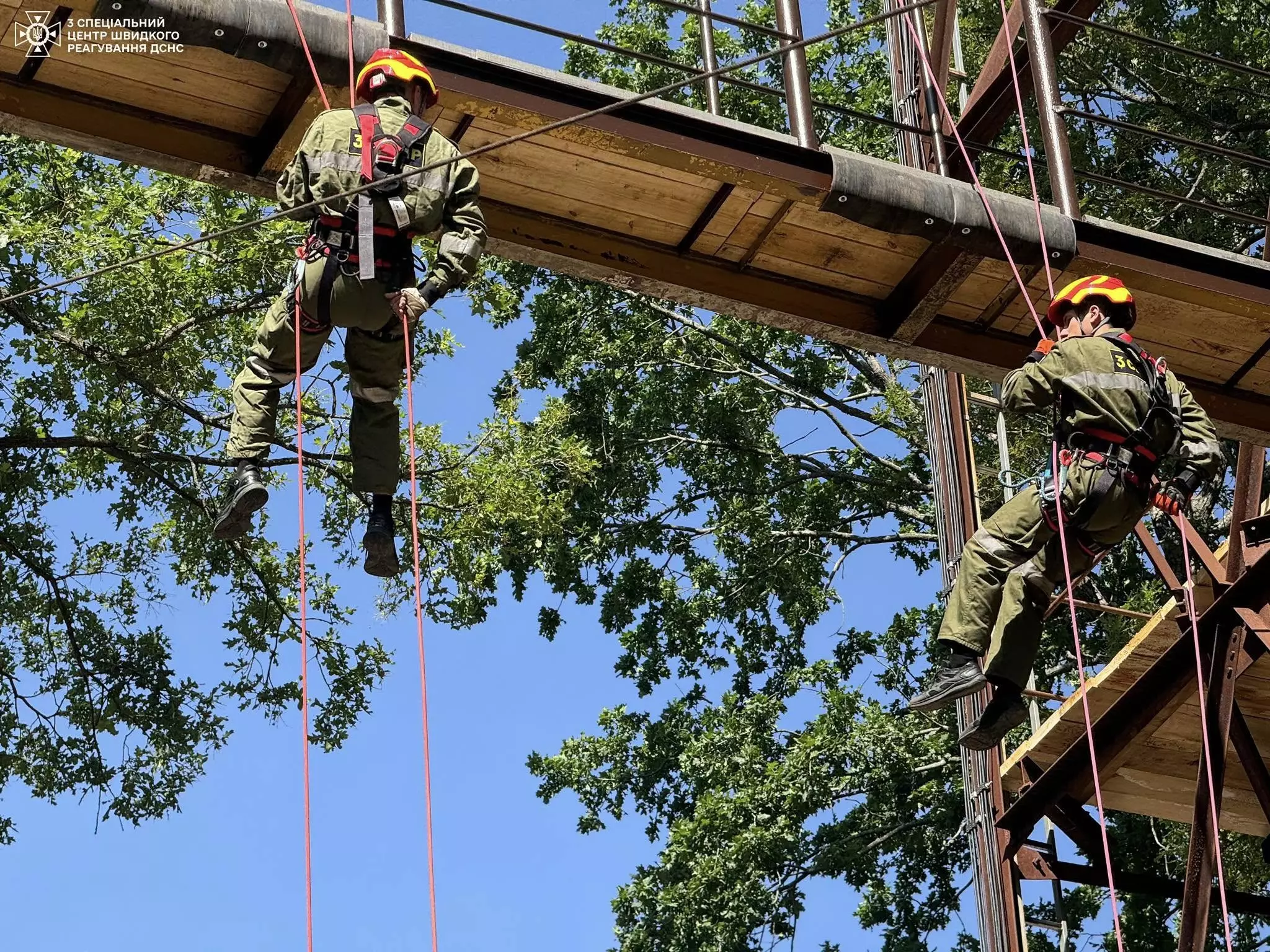 Рятувальники продемонстрували свої навички під час відкриття верхолазної вежі