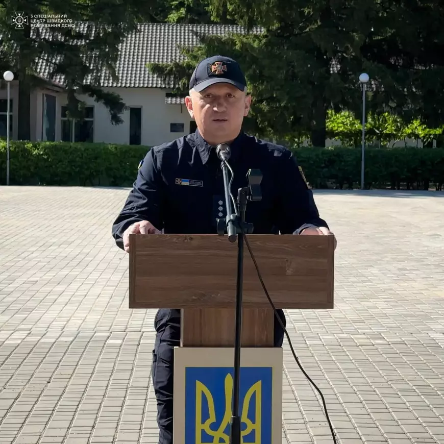 Тимчасово виконуючий обов'язки начальники 3 Спеціального центру ВІталій Ворона привітав особовий склад зі святом