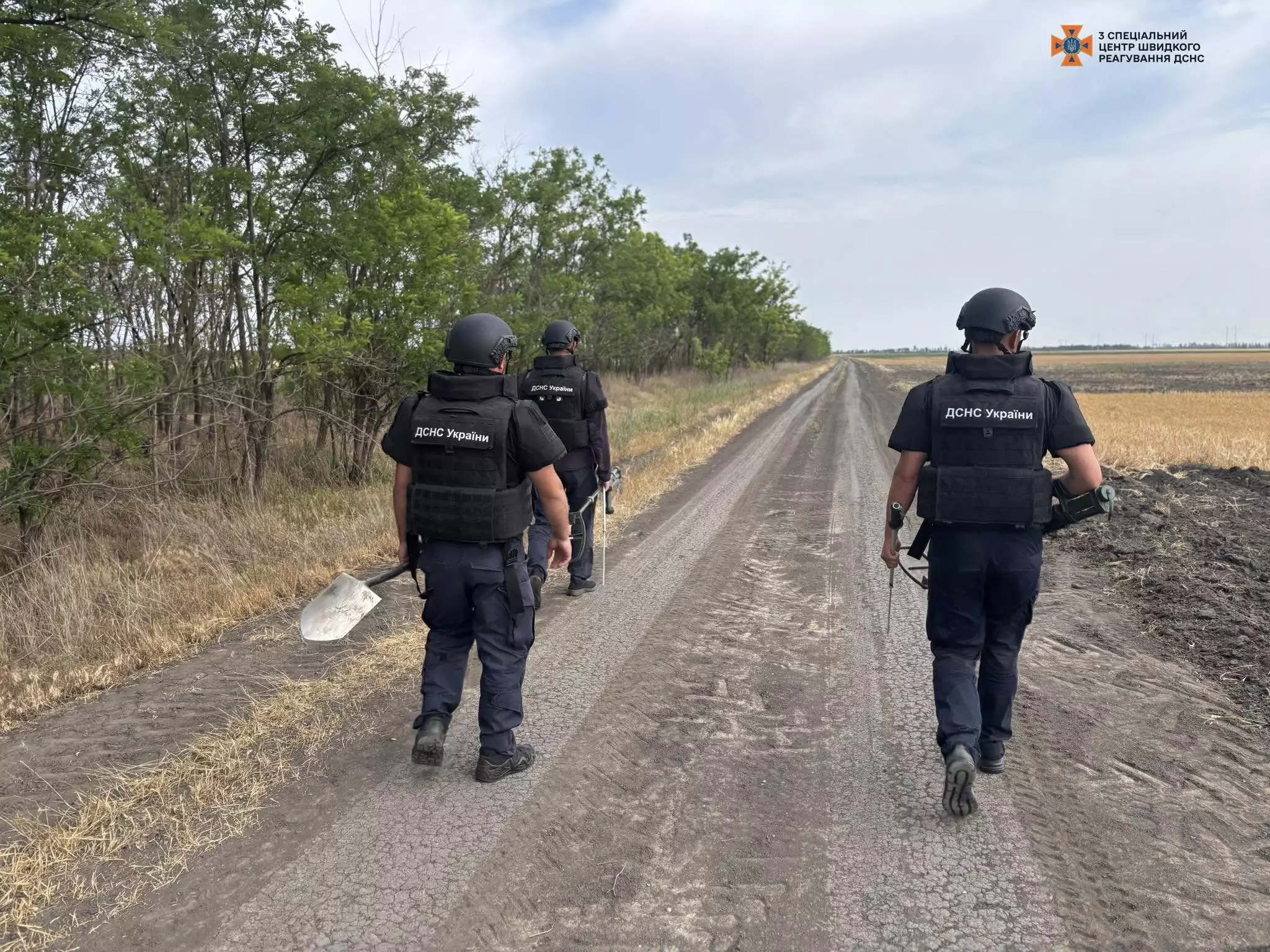 Сапери 3 Спеціального центру обстежують звільнені від ворога землі