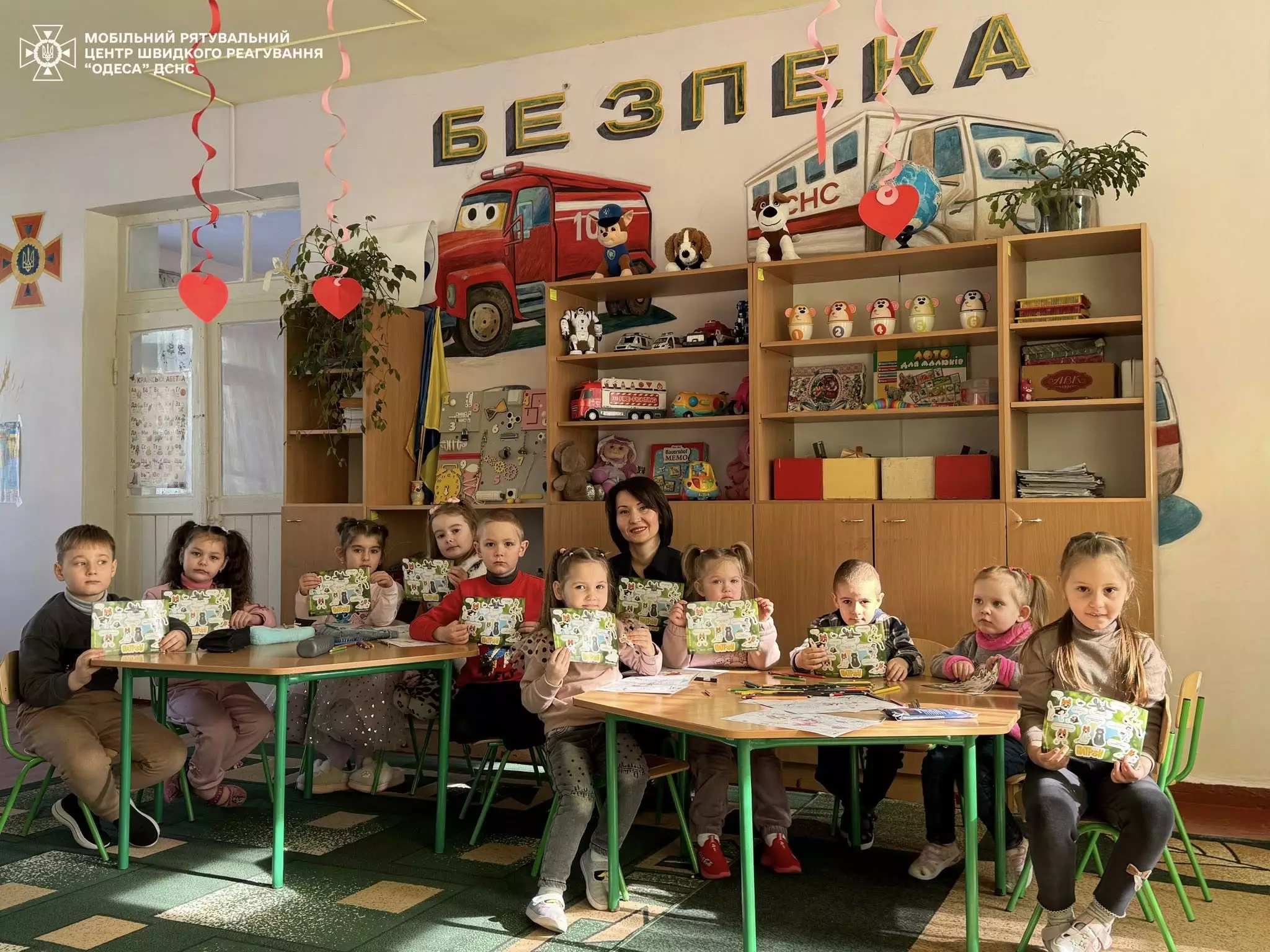 Рятувальники навчали дітей правилам мінної безпеки