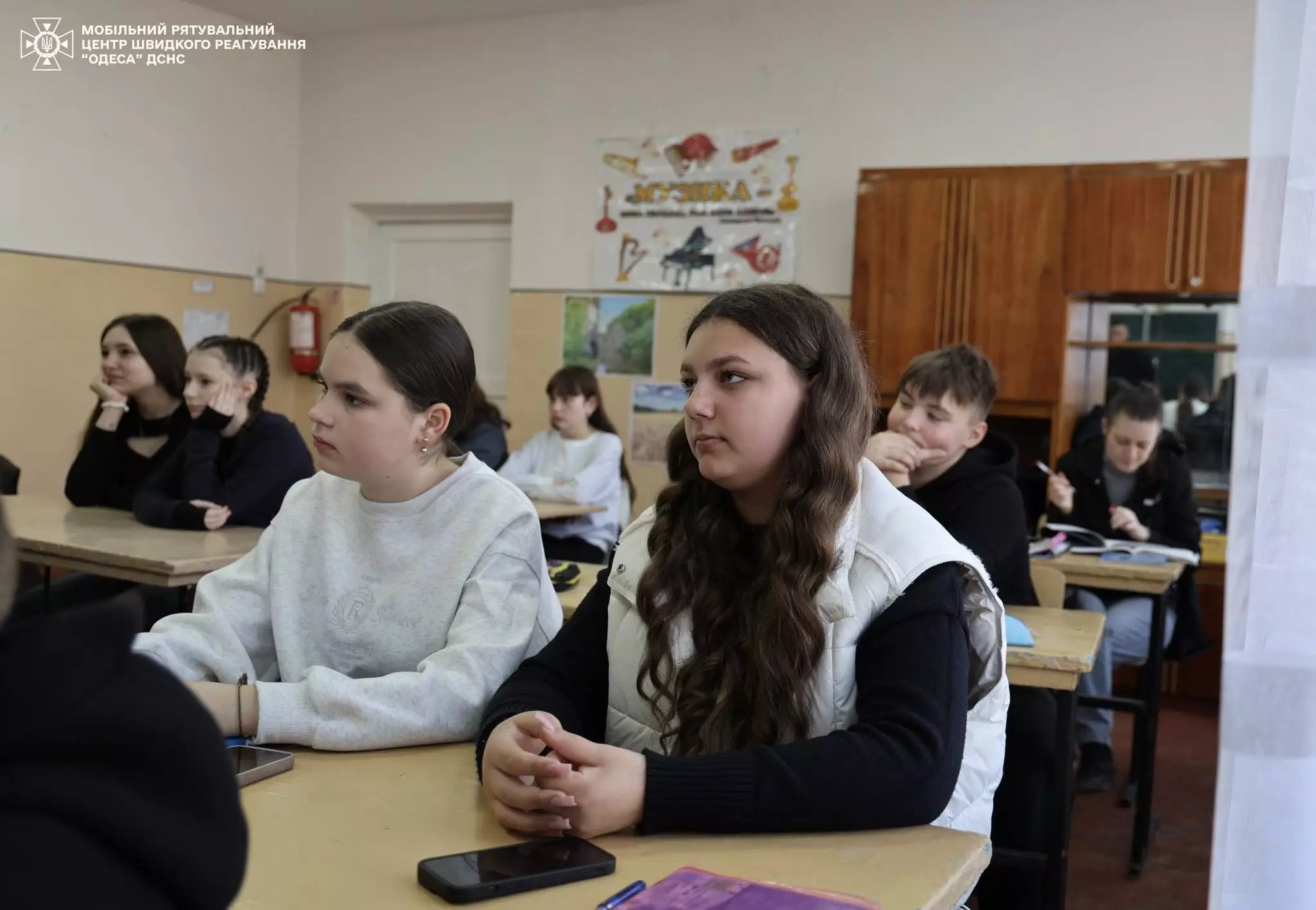 Сапери зустрілись з семикласниками, аби навчити їх правилам мінної безпеки