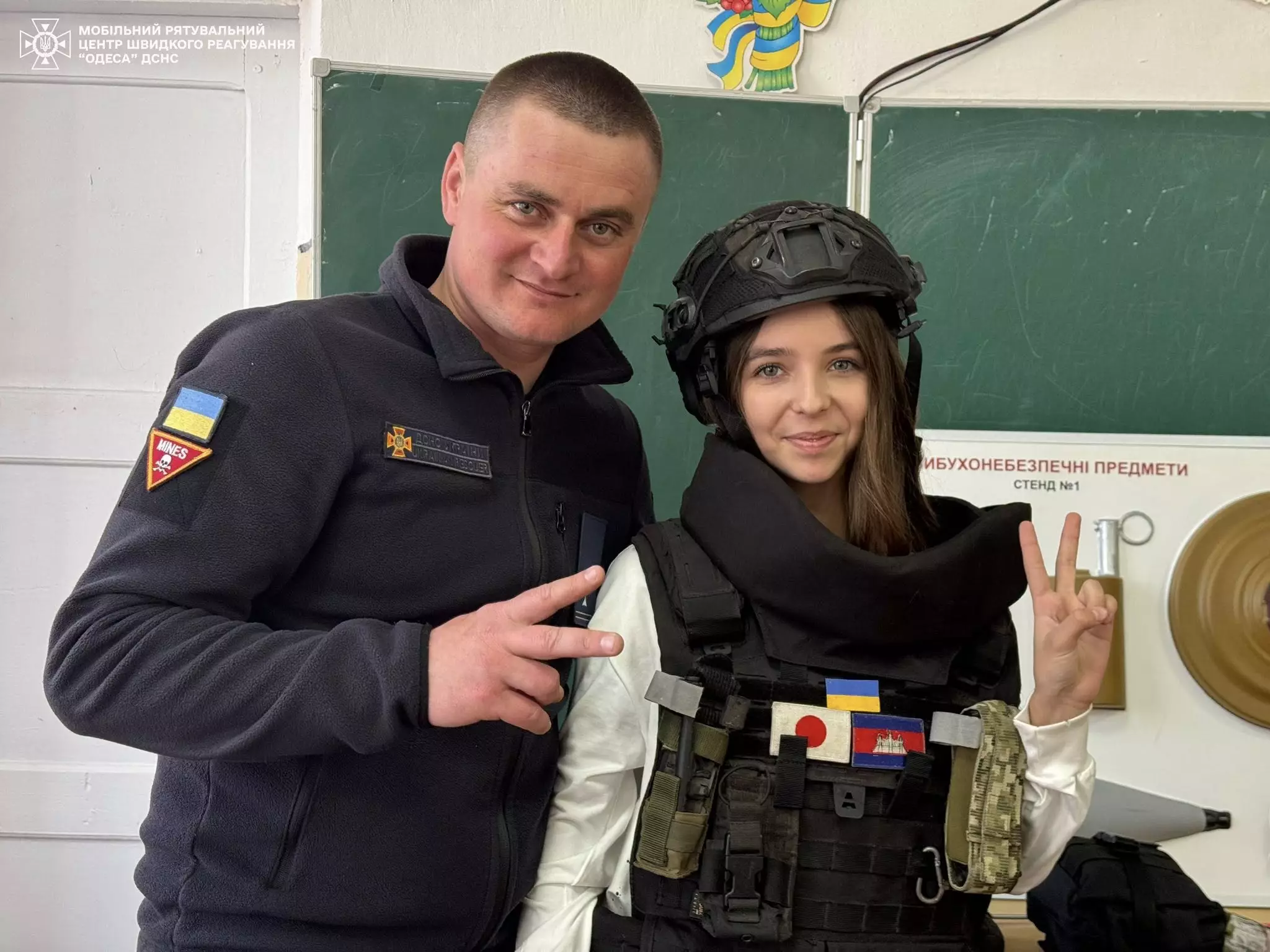 Сапери зустрілись з семикласниками, аби навчити їх правилам мінної безпеки