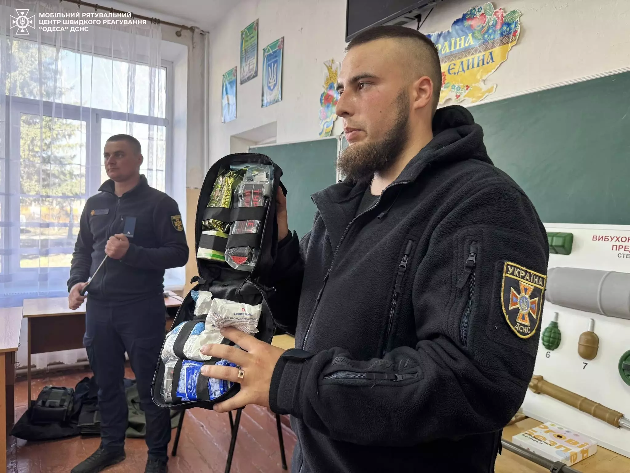 Сапери зустрілись з семикласниками, аби навчити їх правилам мінної безпеки