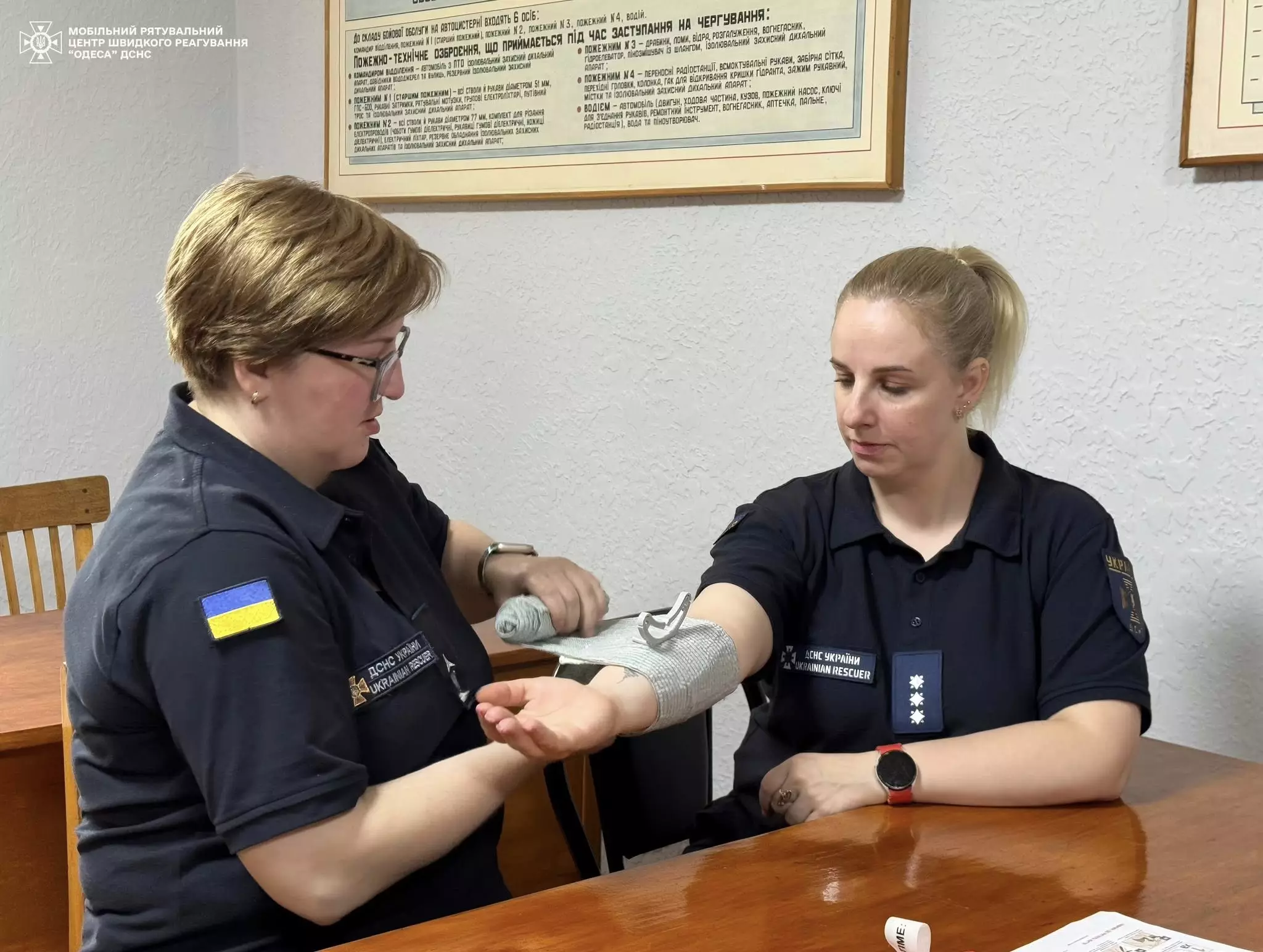 Заняття для рятувальників центру з домедичної підготовки