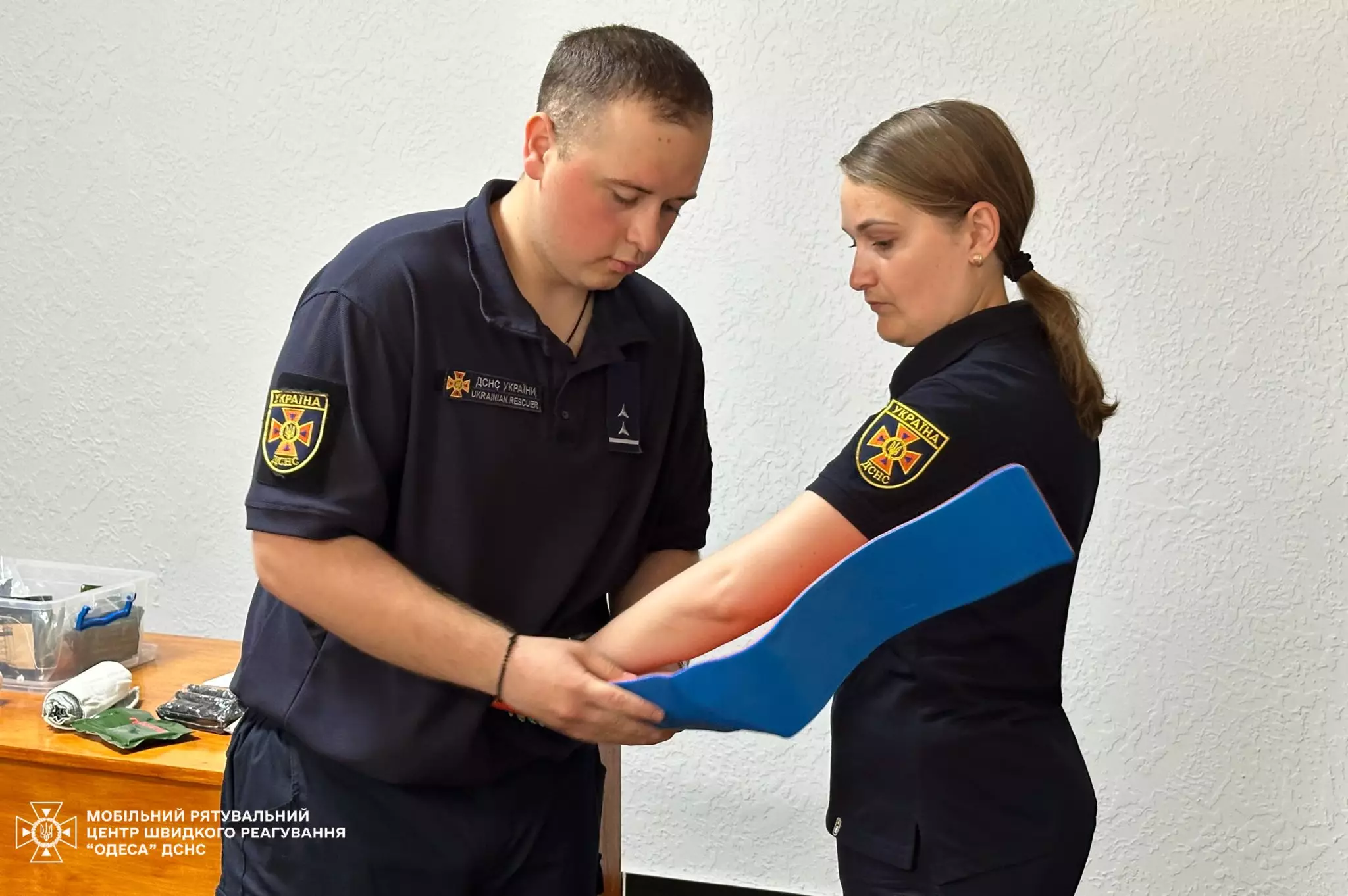 Заняття для рятувальників центру з домедичної підготовки