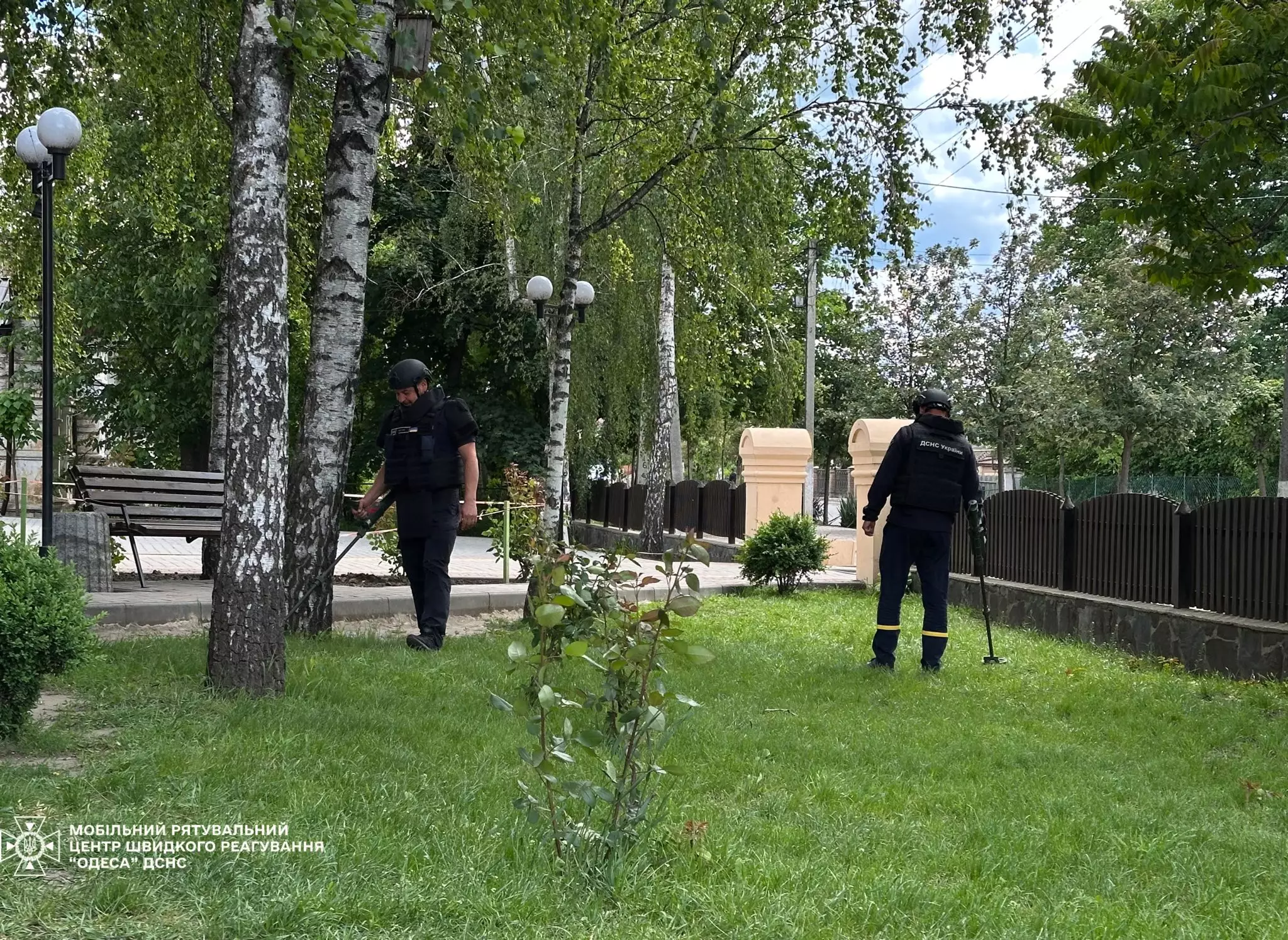 Сапери центру обстежують території навчальних закладів перед проведенням національного мультипредметного тесту