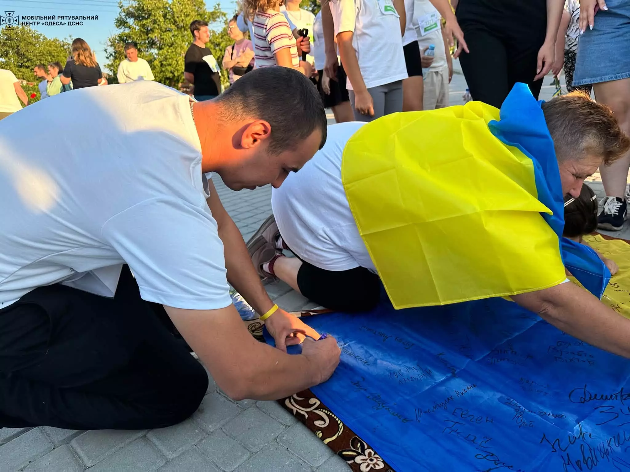 Рятувальники центру долучилися до Всеукраїнського забігу "Шаную воїнів, біжу за Героїв України"