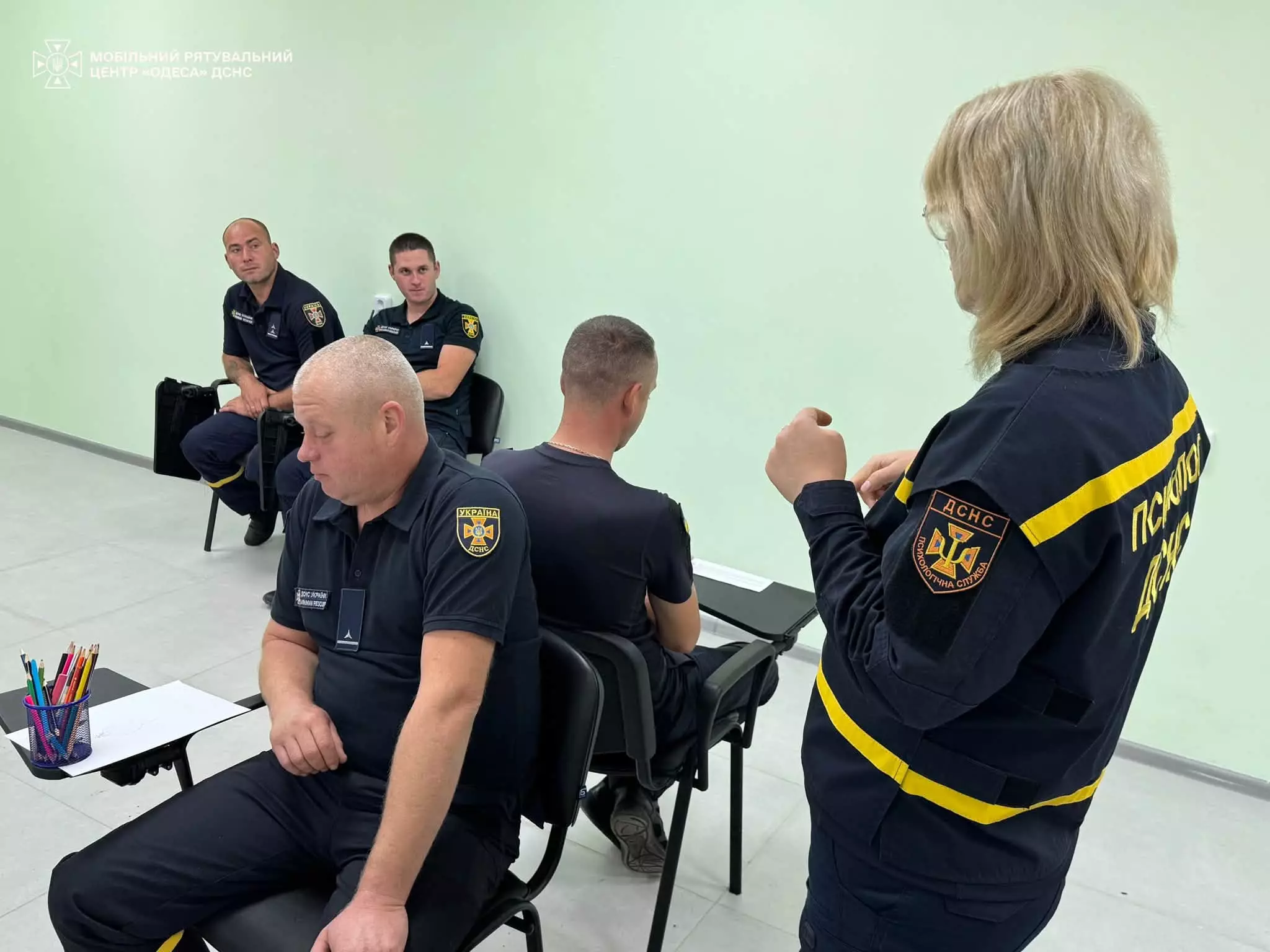 Психологиня центру провела для рятувальників заняття в межах проєкту "Пункт психологічних практик"